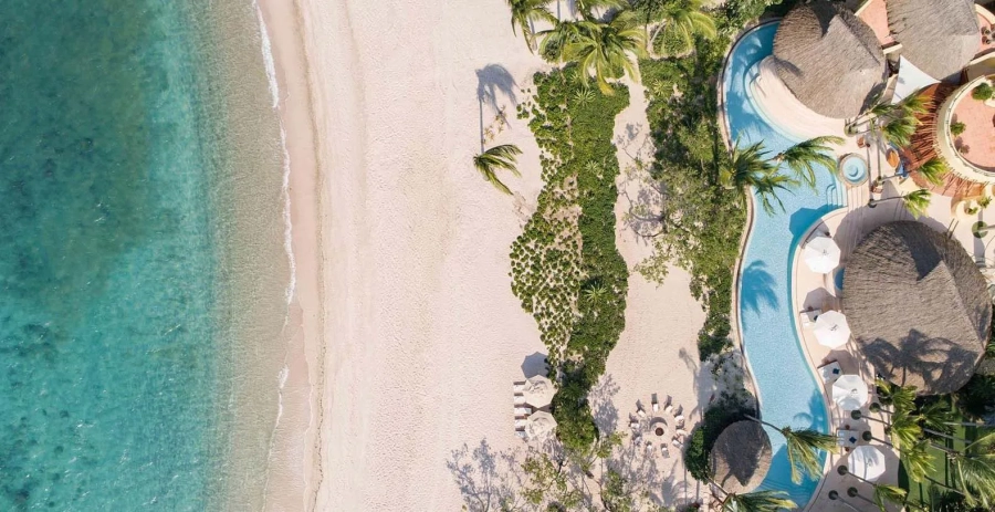 Beachfront luxury estate with pool and ocean views